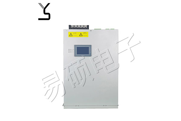 無功靜止補償裝置的優(yōu)點有： 1、全部為靜止部件，運行可靠。 2、響應(yīng)速度快，一般為1～2個頻率周期，而同步調(diào)相機在15個頻率周期以上。 3、主要設(shè)計部件可裝于戶外，一次投資小。 4、無失步危險。 5、損耗低。 6、可設(shè)計成分相單獨控制。 靜止無功補償裝置通過采用單獨的相—相控制，能通過調(diào)節(jié)三相的容抗和感抗來補償任何的不平衡線性穩(wěn)定負荷，使不平衡負荷變成三相平衡負荷，而不需要改變負荷和電源間的有功功率的交換值。 這樣，電網(wǎng)負荷不對稱產(chǎn)生的負序電壓可以消除，同時節(jié)省了電網(wǎng)中為些增添的其它設(shè)備。通過平衡不對稱負荷，整個電網(wǎng)的損失也會降低，這也就是為使電網(wǎng)對稱而采用靜止無功補償裝置的原因之一。 浙江易碩電氣有限公司是專業(yè)從事低壓電力電容器，智能電容器，電抗器，無功補償控制器，無功補償裝置系列的研發(fā)、設(shè)計、生產(chǎn)、銷售和服務(wù)為一體的高科技公司。 公司堅持“以科技為動力，以質(zhì)量求發(fā)展”為宗旨，致力打造智能電網(wǎng)專業(yè)服務(wù)領(lǐng)導(dǎo)品牌。 公司擁有一只高水準(zhǔn)的研發(fā)管理團隊，集研發(fā)、生產(chǎn)、銷售、服務(wù)于一體，專注于智能無功補償、諧波治理、節(jié)能與電能質(zhì)量治理等電力自動化高科技產(chǎn)業(yè)，主要產(chǎn)品有低壓智能電容器、諧波抑制性智能電容器、電力電容器、用電信息采集終端、配變多功能智能配電箱和智能配網(wǎng)等系列。 多年來，我們堅持以“使產(chǎn)品智能化，使服務(wù)貼心化”為使命。易碩電氣本著對社會，對用戶高度的責(zé)任感，堅持走專業(yè)化道路，繼續(xù)創(chuàng)新超越，努力為我國智能電網(wǎng)電力自動化做出更大的貢獻。.jpg